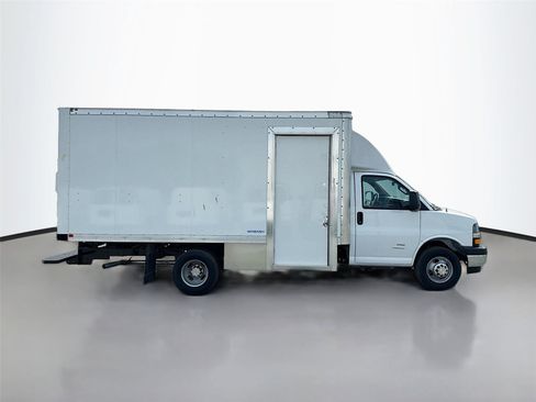 New 2024 Chevrolet Express 4500 w/ Power Convenience Package image 8
