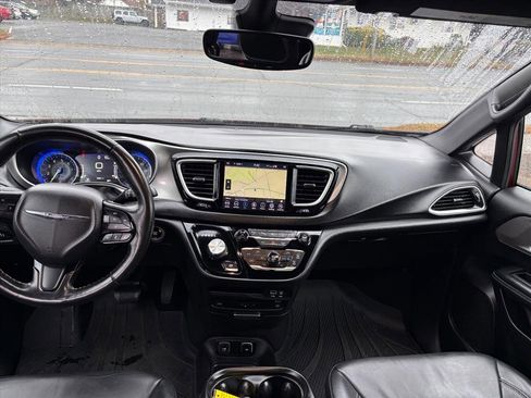 Used 2020 Chrysler Pacifica Touring-L w/ Advanced Safetytec Group image 6