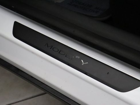 Used 2021 Tesla Model Y Long Range image 29