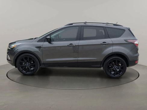 Used 2017 Ford Escape SE w/ Equipment Group 201A FWD image 2