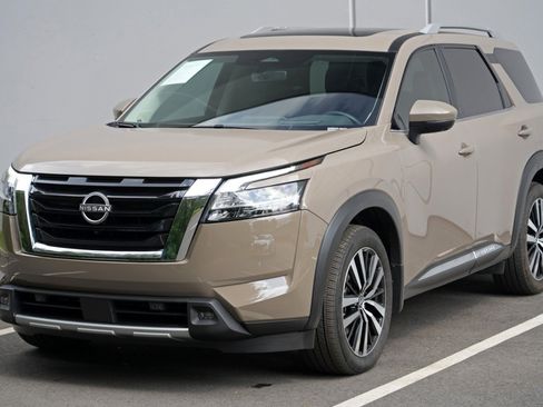 Used 2024 Nissan Pathfinder Platinum FWD image 49