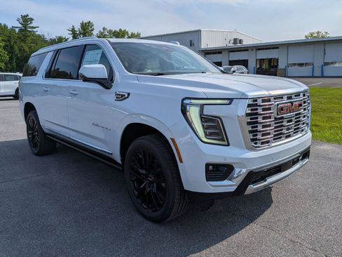 New 2026 GMC Yukon XL Denali w/ Sun & Power Step Package AWD/4WD image 4