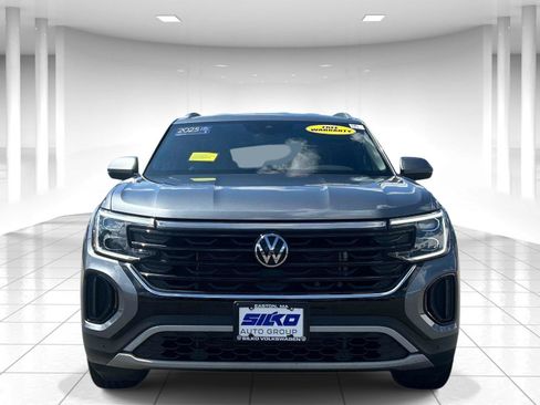 Certified 2025 Volkswagen Atlas Cross Sport SE AWD/4WD image 8