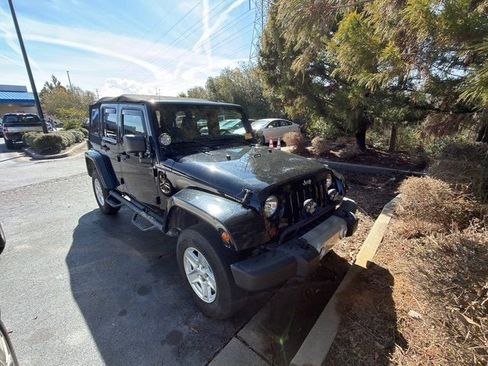 Used 2013 Jeep Wrangler Unlimited Sahara w/ Connectivity Group image 7