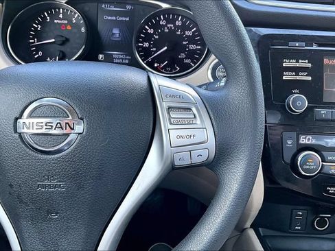 Used 2016 Nissan Rogue SV FWD image 12