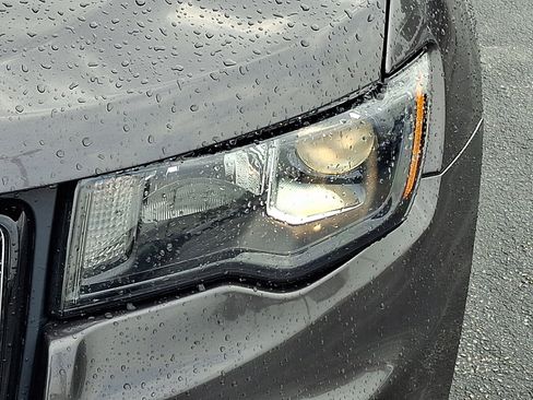 Used 2021 Jeep Grand Cherokee Laredo X AWD/4WD image 10