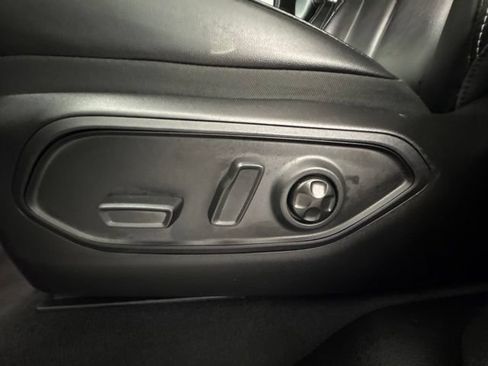 Used 2025 Jeep Grand Cherokee L Limited w/ Black Appearance Package RWD image 18