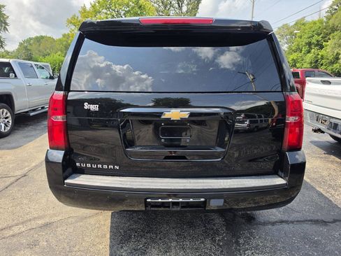 Used 2019 Chevrolet Suburban LT RWD image 5