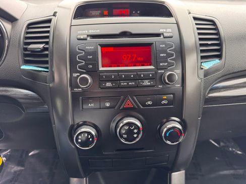 Used 2013 Kia Sorento LX image 22