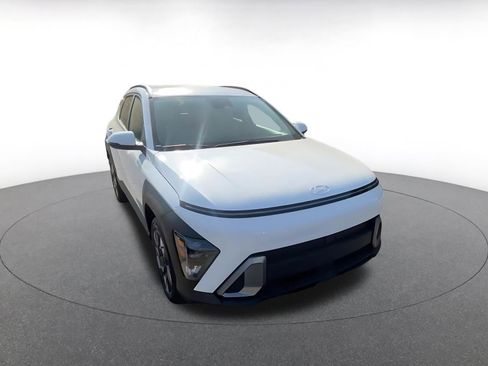 Used 2025 Hyundai Kona SEL image 3