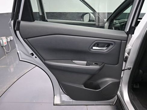 Used 2024 Nissan Rogue SV FWD image 31