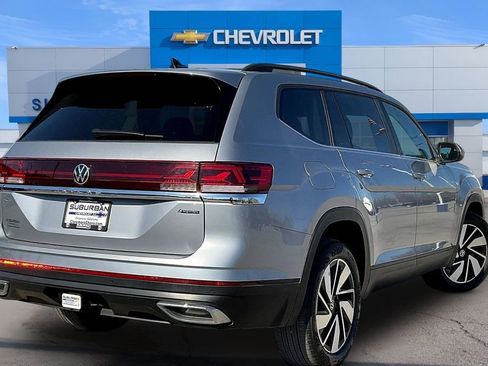 Used 2024 Volkswagen Atlas SE image 2