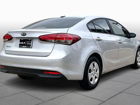 Used 2017 Kia Forte LX image 11