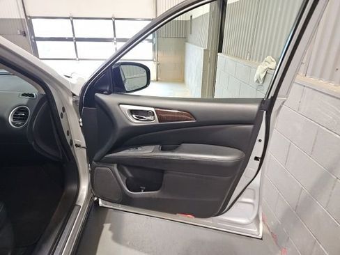 Used 2015 Nissan Pathfinder SL w/ Trailer Tow Package AWD/4WD image 29