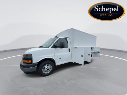 New 2026 GMC Savana 3500 w/ Power Convenience Package RWD image 4