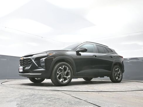 Used 2025 Chevrolet Trax LT image 51