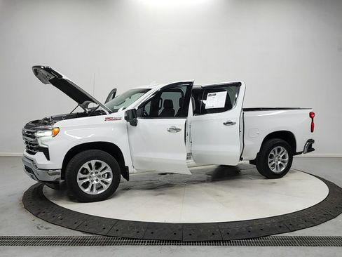 Used 2025 Chevrolet Silverado 1500 LTZ AWD/4WD image 11
