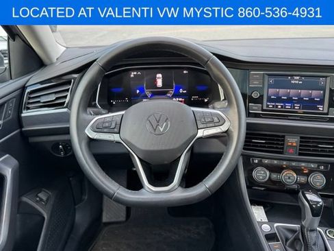 Certified 2024 Volkswagen Jetta SE w/ Panoramic Sunroof Package FWD image 19