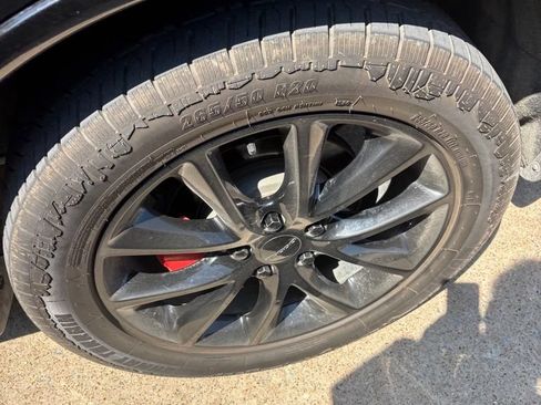 Used 2018 Dodge Durango R/T w/ Technology Group RWD image 10