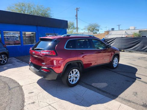 Used 2017 Jeep Cherokee Latitude FWD image 10
