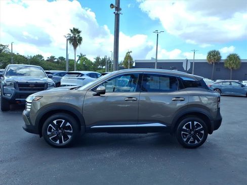Certified 2025 Nissan Kicks SR image 2