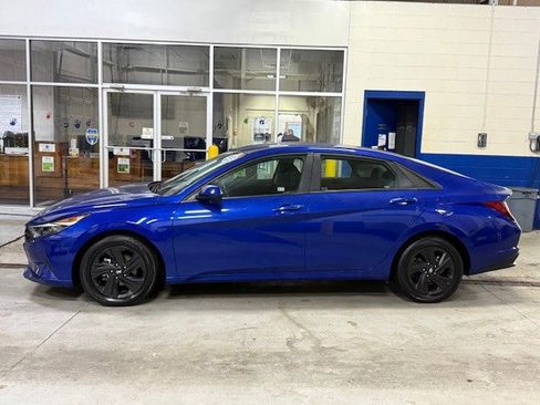 Certified 2023 Hyundai Elantra SEL image 3