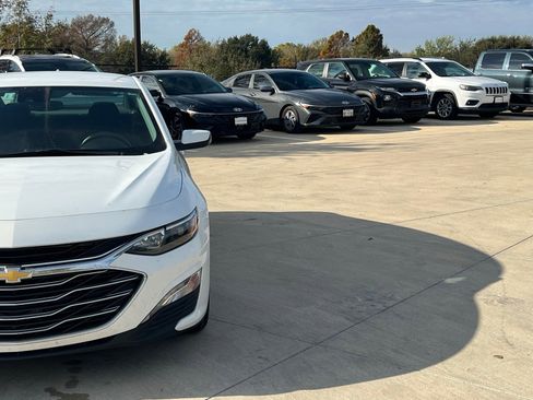 Used 2023 Chevrolet Malibu LT w/ Driver Confidence Package image 3