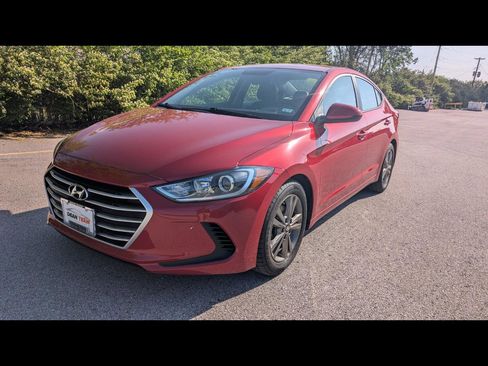 Used 2017 Hyundai Elantra SE FWD image 3