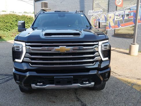 Used 2024 Chevrolet Silverado 2500 High Country AWD/4WD image 2