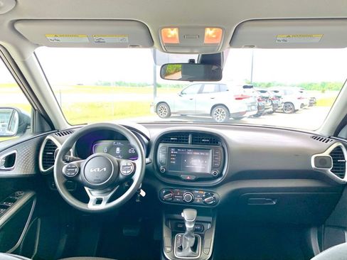 Used 2025 Kia Soul LX FWD image 23