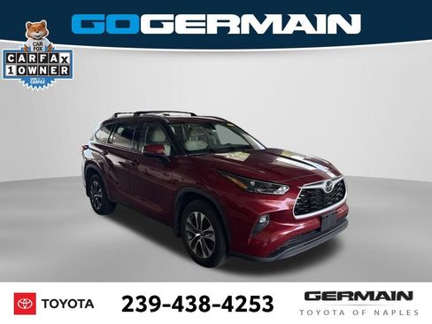 Used 2022 Toyota Highlander XLE AWD/4WD image 12