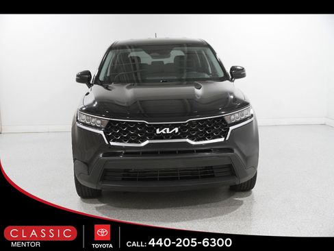 Used 2023 Kia Sorento LX image 2
