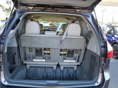 Used 2015 Toyota Sienna XLE w/ XLE Navigation Package FWD image 34