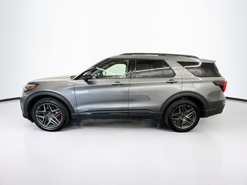 Used 2025 Ford Explorer ST-Line w/ ST-Line Street Pack AWD/4WD image 4