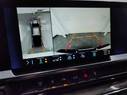 Used 2024 Chevrolet Silverado 3500 LTZ w/ LTZ Convenience Package image 14