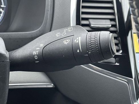 Used 2020 Volvo XC90 T8 R-Design image 14