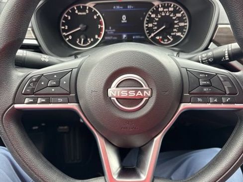 Used 2024 Nissan Altima 2.5 SV FWD image 8