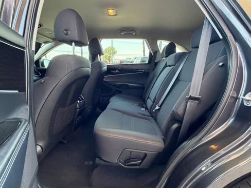 Used 2019 Kia Sorento FWD V6 image 46