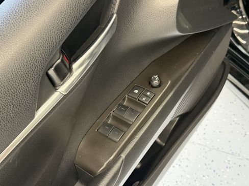 Used 2022 Toyota Camry SE FWD image 12