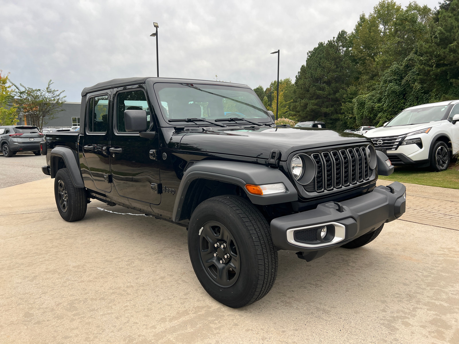 Used 2025 Jeep Gladiator Sport AWD/4WD image 5