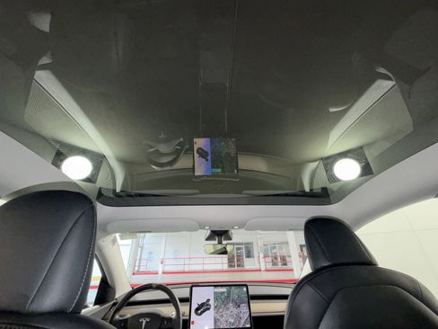 Used 2021 Tesla Model Y Long Range image 24