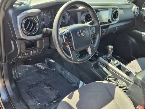 Used 2019 Toyota Tacoma TRD Off-Road AWD/4WD image 18