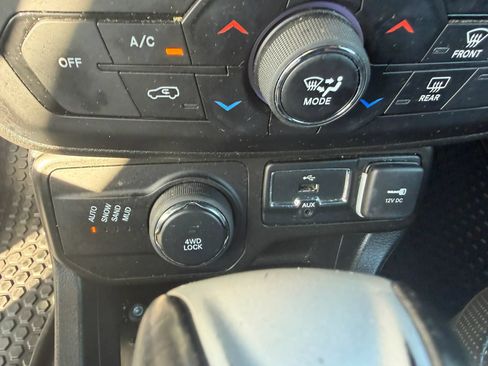 Used 2020 Jeep Renegade Altitude AWD/4WD image 76