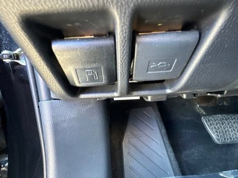 Used 2025 Toyota RAV4 LE AWD/4WD image 19