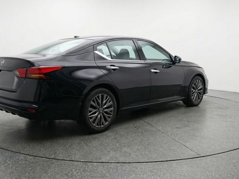 Used 2025 Nissan Altima 2.5 SV FWD image 9