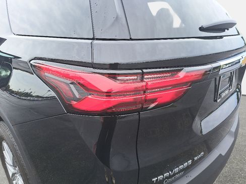 Used 2023 Chevrolet Traverse LT AWD/4WD image 34