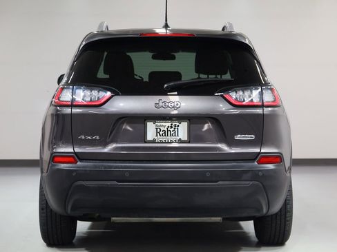 Used 2019 Jeep Cherokee Latitude Plus w/ Cold Weather Group AWD/4WD image 2