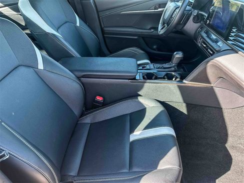 Used 2025 Toyota Camry SE image 21