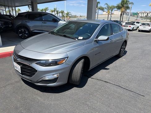 Used 2025 Chevrolet Malibu RS FWD image 3