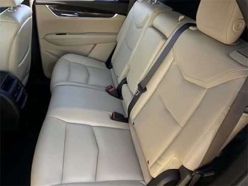 Used 2017 Cadillac XT5 FWD image 17